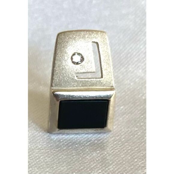 LE# Beautiful Black Onyx & 925 Silver Stud Earrings - Picture 3 of 6